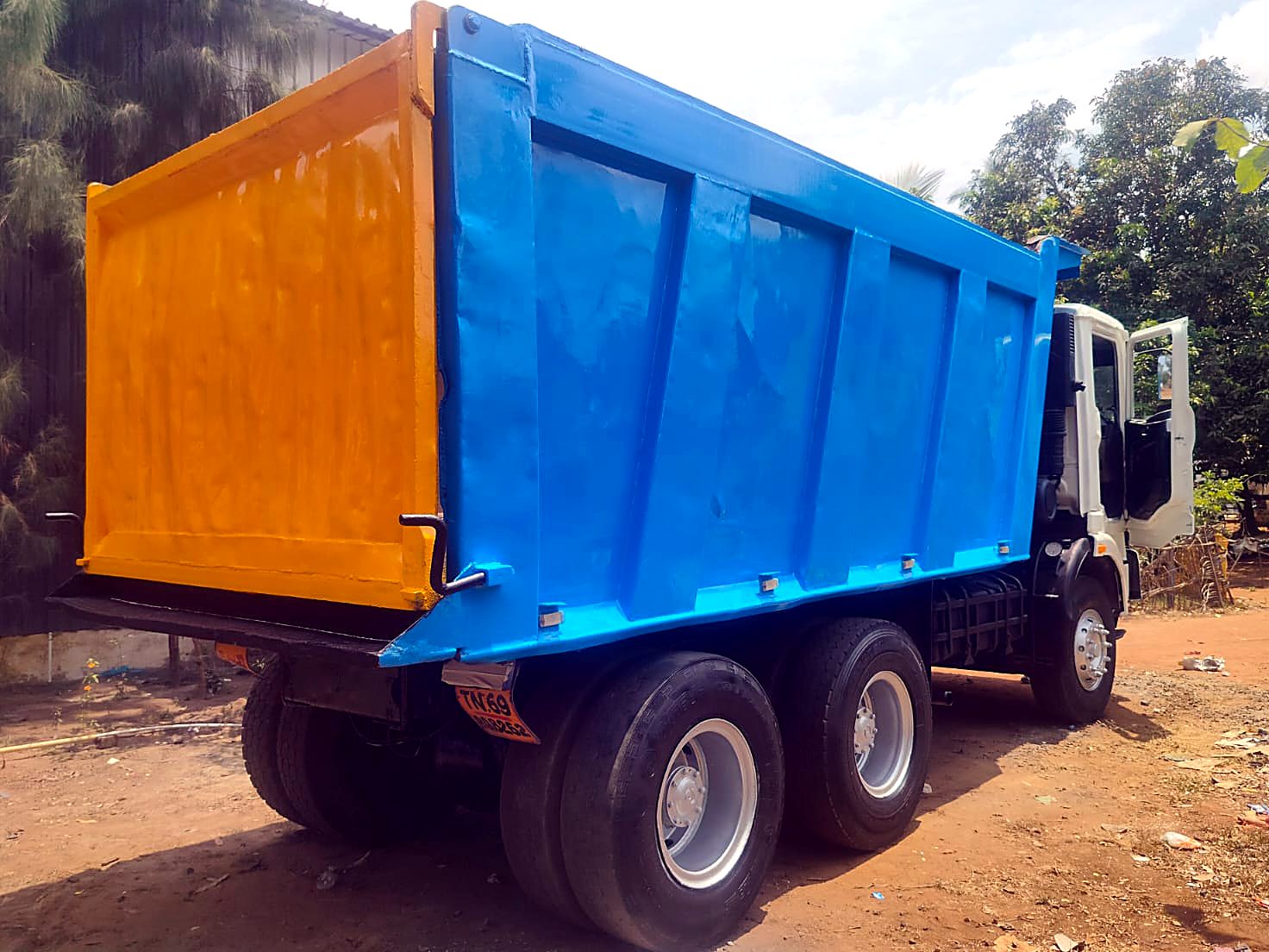 Tipper body, spray painted